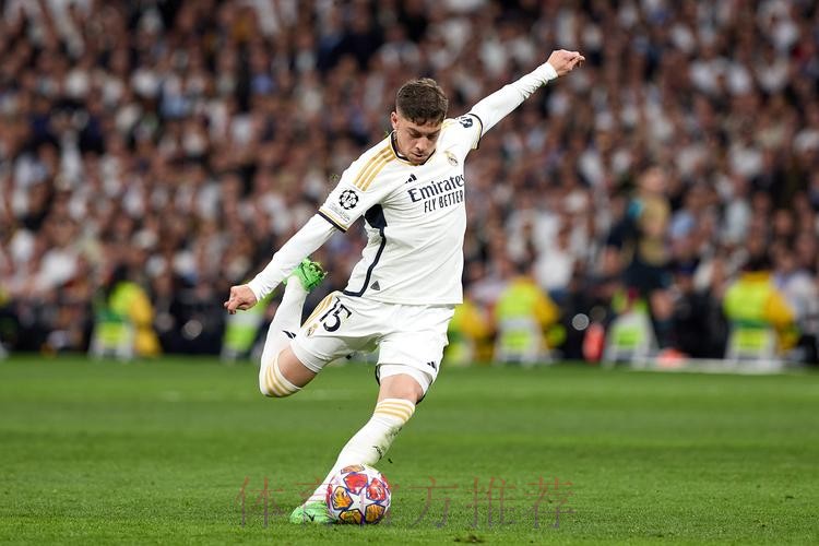 皇马官方:巴尔韦德参加合练 塞巴略斯继续康复中 皇马官方:巴尔韦德参加合练 塞巴略斯继续康复中